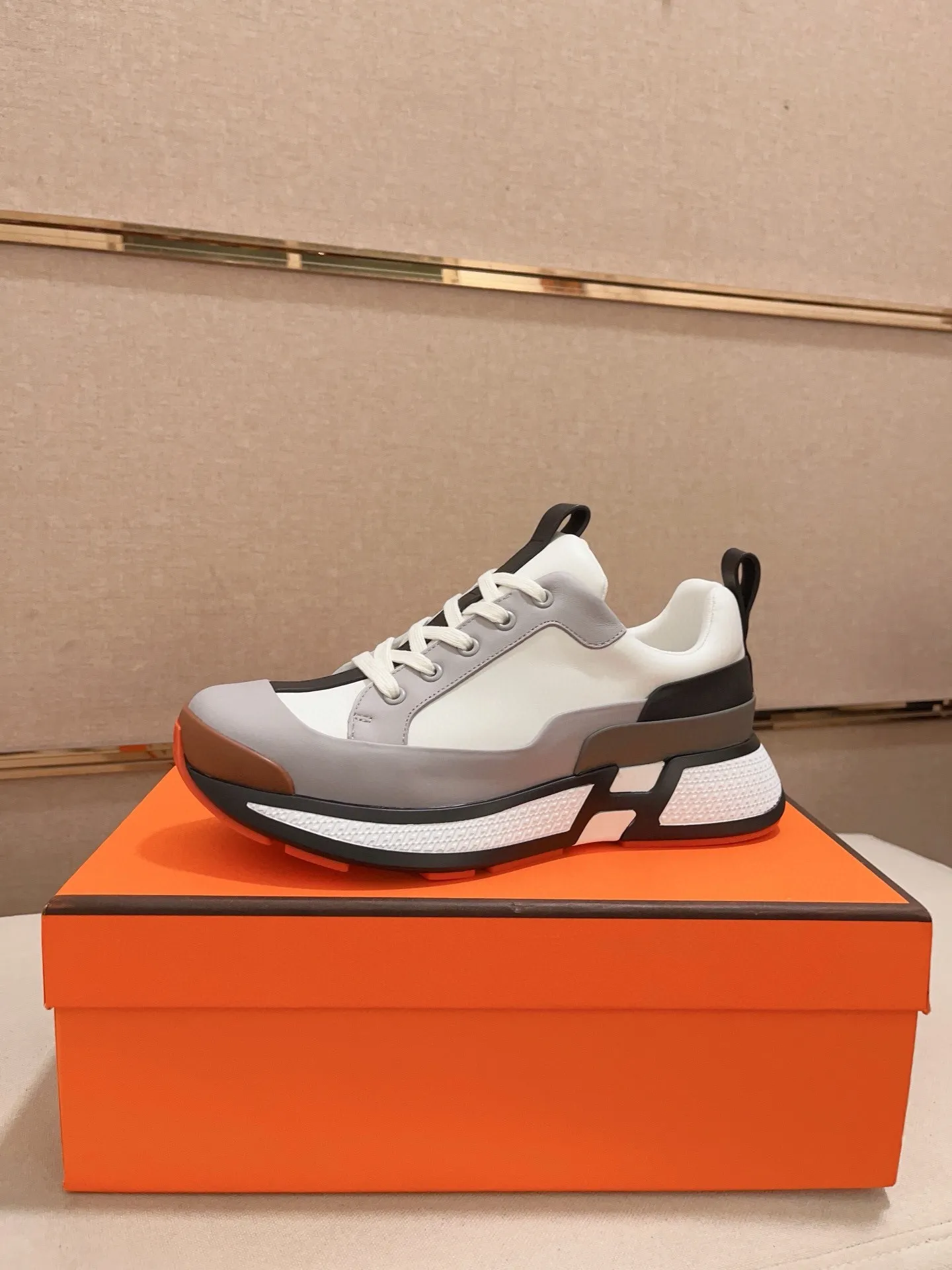 Men's clothing and shoes💰: 660💰《HERMES》【Classic Original Version】Hermès; Top 🔝 Purchasing Agency 🔍🔍Men’s latest 🇺🇸 counters are on sale simultaneously, original imported from Italy ▲▲Silk cowhide with breathable fabric ▲▲ (high-end and expensive Qi·Grade) Exquisite workmanship (Italian 🇮🇹Imported water-dyed 🐂cowhide lining) Sole: Original sole provided by the original factory, ⚠️Exclusive double-layer activity·TPR·Rubber·Combined molded outsole; Super·comfortable·wear-resistant·non-slip·environmental protection The real thing is more beautiful if you take the real thing (high quality, follow the order), you can enter and exit the counter at will * Number of yards: 38·39·40·41·42·43·44# (can be customized 45.)